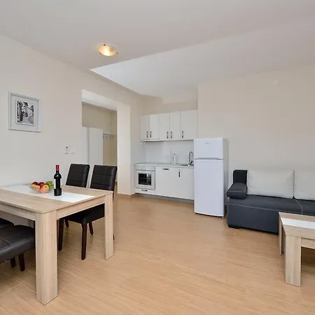 33 Apartament