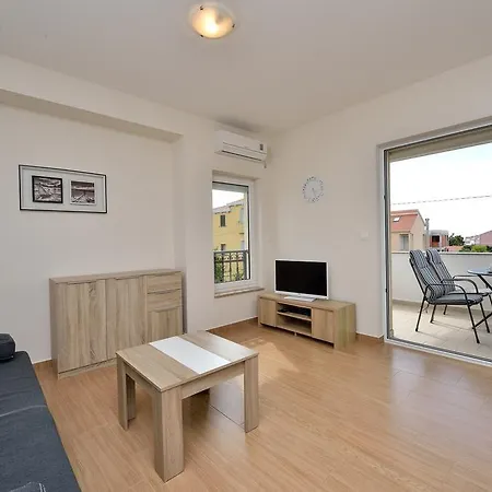 33 Apartament *