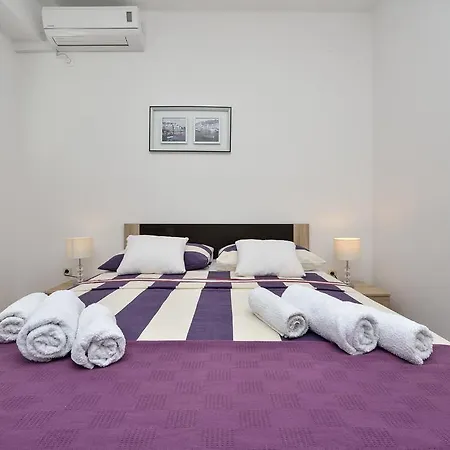 33 Apartament *